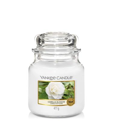 Yankee Candle fragrance candle in the glass (medium -sized) |Camellia Blossom |Burning time up to 75 hours |Garden Hideaway Collection Medium -sized in the glass of Camellia Blossom - Buy Online on GoSupps.com