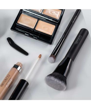 ARTDECO Medium Oval Brush - Premium Make-up Brush for Blending & Contouring | 1 Piece - International Shipping Available - Buy Online on GoSupps.com