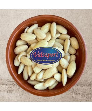 HOME LINE Valsapori - RAW ALMONDS Peeled and peeled - 1kg envelope - Origin: Sicily | Raw Italian almond unroasted - Whole peeled almond Dried fruit snack Rich in fiber and vitamins - Buy Online on GoSupps.com