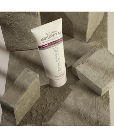  GEROVITAL Gerovital H3 Equilibrium Protective Moisturizing Cream SPF 50-100 ml | Professional facial sun protection | Anti-dark spots Anti-aging | Light tinted texture | Dermatologically tested - Buy Online on GoSupps.com