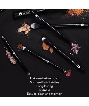 Love Earth Cosmetics Blend Trend 041 flat eyeshadow brush soft synthetic bristles and wooden handle - Buy Online on GoSupps.com