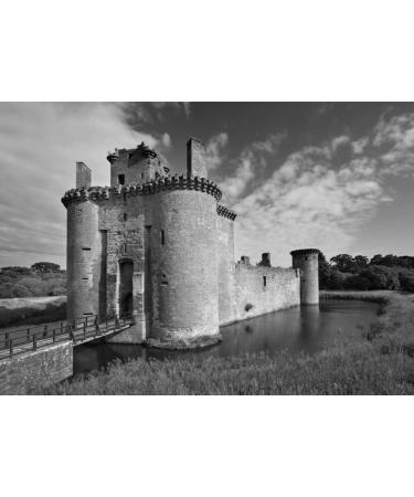 Lais Puzzle Caerlaverock Castle Dumfries and Galloway Scotland in black and white 500 pieces - Buy Online on GoSupps.com