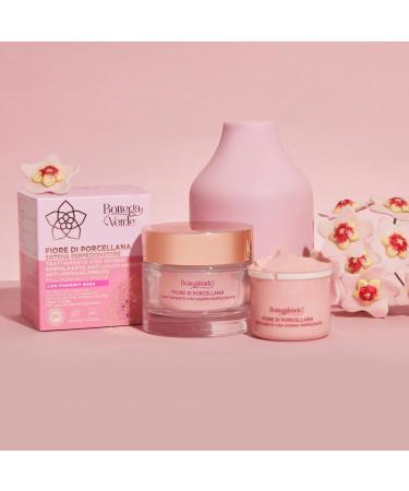  Bottega Verde Bottega Verde - Porcelain Flower - Perfecting System - Day Facial Care - Plumping anti-draining and anti-fragile - with pink pigments (50 ml) - normal or dry skin - Buy Online on GoSupps.com