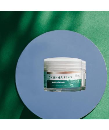  BIOCARE The Green Antioxidant Face Cream 50 ml Suitable for all skin types Prevents dryness and has an antioxidant effect protecting the skin from free radicals Biocare Made in Italy - Buy Online on GoSupps.com