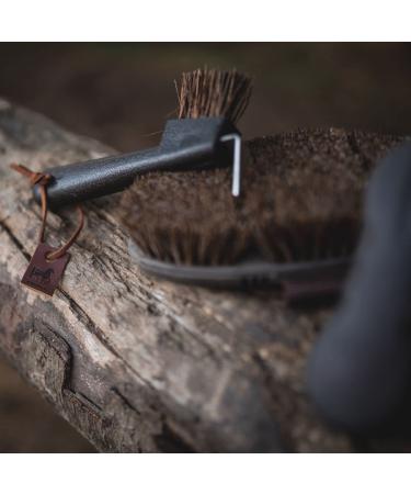 Animalon Natural Bristles Hoof Scraper & Brush | Ergonomic 2-in-1 Stainless Steel Tool for Horse Hoof Care | Brown Outdoor Huf Clearer - Buy Online on GoSupps.com