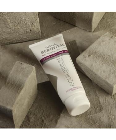  GEROVITAL Gerovital H3 Equilibrium Protective Moisturizing Cream SPF 50-100 ml | Professional facial sun protection | Anti-dark spots Anti-aging | Light tinted texture | Dermatologically tested - Buy Online on GoSupps.com