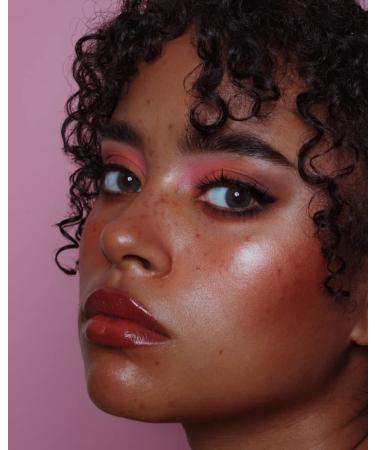 Makeup Revolution Satin Kiss Lip Liner in Chauffeur - Long-Wearing Vegan & Cruelty-Free Pencil - Buy Online on GoSupps.com