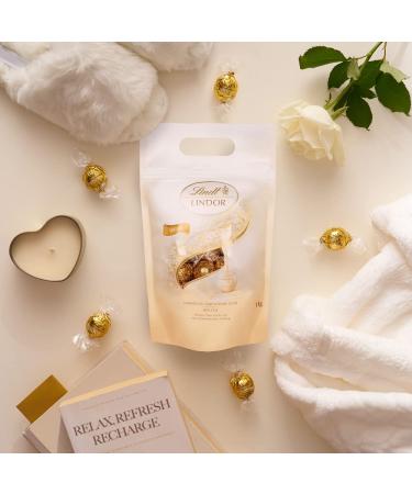 Lindor White Chocolate 1 kg Bag - Approx. 80 Lindt Chocolate Balls | International Shipping Available - Buy Online on GoSupps.com