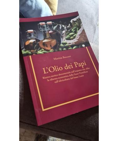 L'Olio dei Papi 100% Italian Extra Virgin Olive Oil 0.5 LT - Cold Extracted from Ancient Pope's Olive Groves (Gift Box) - Buy Online on GoSupps.com