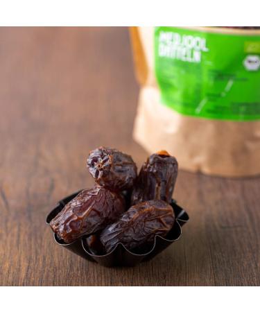 Bio Medjool Datteln aus Pal stina - Jumbo 1 kg | S ssundClever | Kompostierbare Verpackung - Besonders Saftig & Groß - Buy Online on GoSupps.com