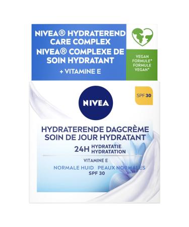 Beiersdorf NIVEA Essentials Moisturizing Day Cream Face cream Normal to combination skin SPF 30 With vitamin E and lotus extract Face care 50 ml
