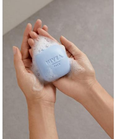 NIVEA NATURALLY Clean Refreshing Solid Facial Cleanser (1 x 75 g) Soap- and fragrance-free facial cleanser PH-neutral solid cleanser for the skin - Buy Online on GoSupps.com