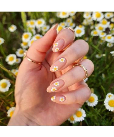 YoYoee 24 PCS Nude Short Press on Nails Cute Almond False Nails Acrylic Daisy Fake Nails Full Cover Nails Tips Artificial Finger Manicure for Women and Girls Daisy 1