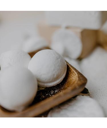 Hexeal 1kg Sodium Bicarbonate 1kg Bag of Food Grade Baking Soda for Cooking Baking Home Cleaning & Bath Bombs Fine Powder Deodorises & Removes Grime FCC E500 - Buy Online on GoSupps.com