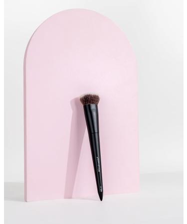 Brushworks No. 11 Flat Top Contour Brush - Buy Online on GoSupps.com