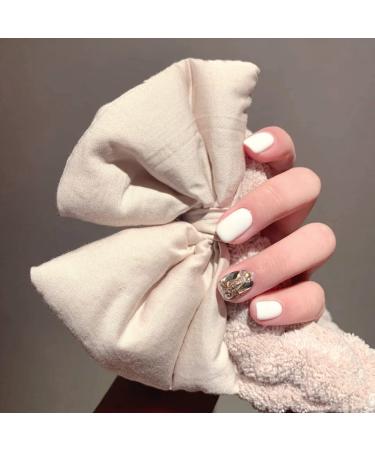 24Pcs/Set Press On Nails White Silver Diamond Short Style False Nails Acrylic Fake Nails Full Cover Nails Tips Artificial Finger Manicure Press on nails for Women and Girls