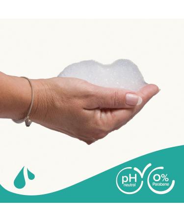 Beaphar Universal Fur Gloss Shampoo for Dogs | 1L | Skin-Friendly pH-Neutral Vegan Macadamia Oil & Aloe Vera - All Breeds - 0% Parabens & Silicones - Buy Online on GoSupps.com