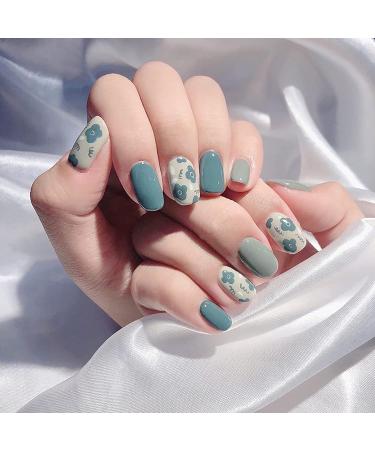 24Pcs Flower Pattern Press on Nails Short Square Fake Nails with Blue Daisy Design Cute Glossy Acrylic Full Cover False Nails Exquisite Stick on Nails for Women and Girls Blue Daisy Flower