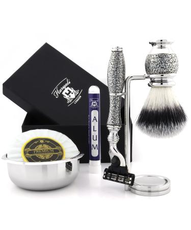 Synthetic brush with three blades.