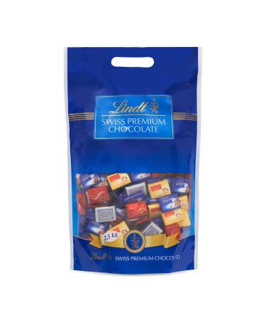 Lindt - Maxi Sachet Neapolitains SWISS PREMIUM CHOCOLATE - Assortment of Mini Milk Chocolates Milk-Hazelnut Milk and Nougat Shards White and Nougat Shards Black and Lindor Milk 2.5 kg