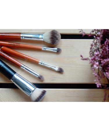 LA ROSA Professional Round Eyeshadow Brush | Small Eye Makeup Brush for Blending - Versatile Wooden Applicator for Wet & Dry Products - Buy Online on GoSupps.com