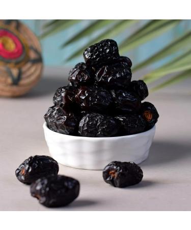 Juicy Dates Ajwa al Madinah 2020 - 1kg - Kajoor Khajoor Khejoor Khejoor Gift Set from Madina - 1kg - Buy Online on GoSupps.com