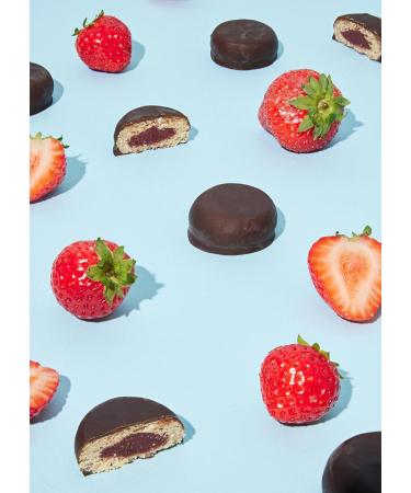 KoRo - Organic dark chocolate strawberry bites 12 x 2 x 20 g - With a strawberry fruity filling - Coated with dark chocolate - Buy Online on GoSupps.com