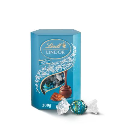 Lindt Lindor Caramello Salato Pralines au chocolat au lait et cristaux de sel avec caramel doux sal 200 g