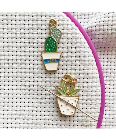 DPXWCCH 2 Pieces Magnetic Cactus Needle Minder for Cross Stitch Embroidery, Cute Cactus Plant Needle Nanny, Needlework Accessories