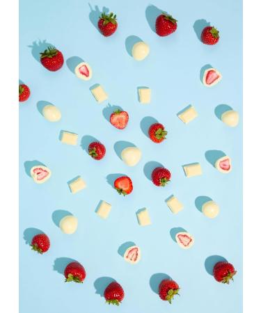  KoRo KoRo - Freeze-dried strawberries in white chocolate 1 kg - Chocolate meets fruit - Ideal snack - Crispy white chocolate coating - Buy Online on GoSupps.com