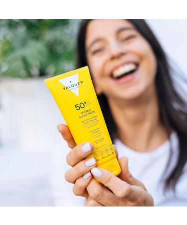 Valquer Laboratorios Hydra Sunscreen Facial Cream SPF 50+ Moisturizing and Anti-Aging - Buy Online on GoSupps.com