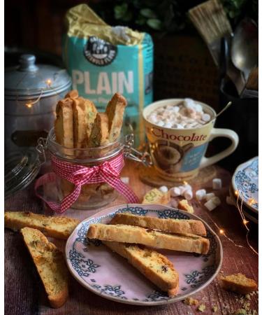 Matthews PremiumPlain All-purpose Flour. Cotswold Plain white (all-Purpose) flour for everyday baking. Matthews mills this plain flour from a blend of the quality soft wheats - Buy Online on GoSupps.com