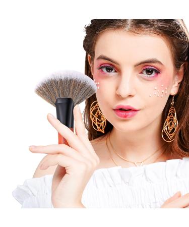 Docolor Fan Brush C04 - Professional Face Makeup Highlighting Kabuki Brush - Buy Online on GoSupps.com