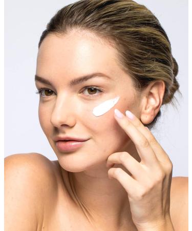 iS CLINICAL Extreme Protect SPF 40 | Tinted Sunscreen & Daily Moisturizer | Hydrating Face Sunscreen for Optimal Protection - Buy Online on GoSupps.com