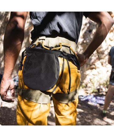 Sleeekee 1-Piece Black Climbing Gear with Metal Buckle | Adjustable Chalk Bag & Multifunctional Powder Bag for Fitness & Gymnastics | International Shipping - Buy Online on GoSupps.com