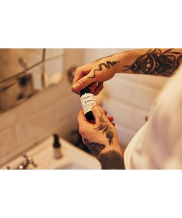 Pomp & Co Non Greasy Beard Oil - Huile de barbe hydratante et adoucissante l'huile de jojoba et d'argan - 30 ml - Buy Online on GoSupps.com