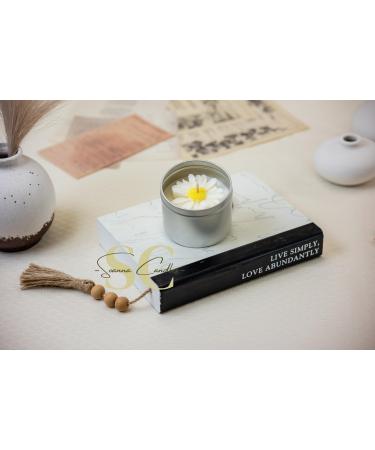 Candle with a Daisy (White Petal Cashmere)