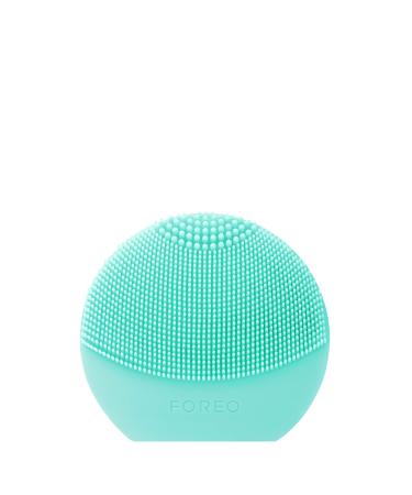 FOREO LUNA Play Plus 2 Silicone Facial Cleansing Brush & Face Exfoliator | All Skin Types | For Clean and Healthy Looking Skin | Enhances Absorption of Facial Skin Care Products | Minty Cool!