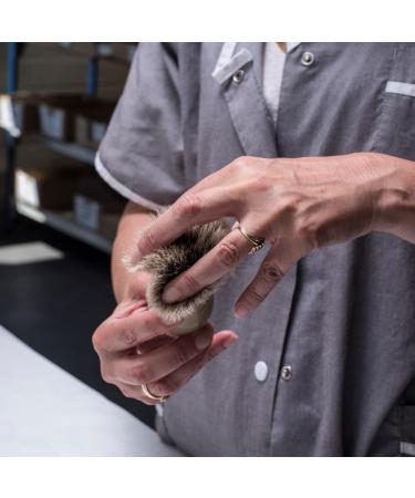 Plisson Thuya & Palladium Magnifying Brush - Premium White Fibre for Expert Grooming | International Shipping Available - Buy Online on GoSupps.com