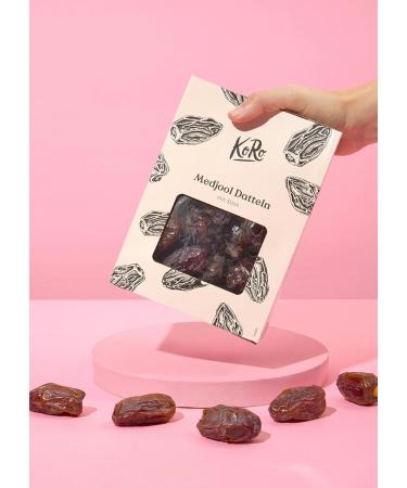 KoRo - Dattes Medjool avec noyau 1 kg - S ch es au soleil - Particuli rement tendres et moelleuses - Go t caramel - Snack riche en fibres Pack de 1 - Buy Online on GoSupps.com