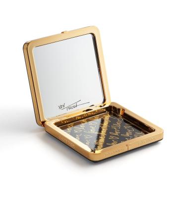 Shop Trish McEvoy Makeup Wardrobing Deluxe Refillable Compact | International Shipping Available - Buy Online on GoSupps.com
