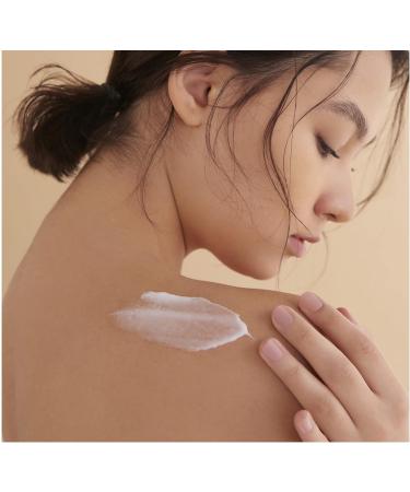 Natural Body Peeling with Hyaluron Cica Niacinamide & Vitamin C - Harnn White Tea & Camellia for Very Dry & Sensitive Skin (150g) - Buy Online on GoSupps.com