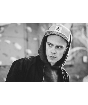 Nebelkind Snapback Cap - Adjustable Unisex Baseball Cap in Light Gray | Trendy Streetwear Style | High-Quality Berlin Network Design - Buy Online on GoSupps.com