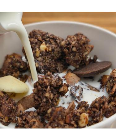 CRUNCHOLOGY Keto muesli au chocolat faible en glucides sans sucre ajout | Granola alimentaire faible teneur en glucides | Low-Carb Breakfast | Muesli au chocolat Ketogenic 3x300g - Buy Online on GoSupps.com