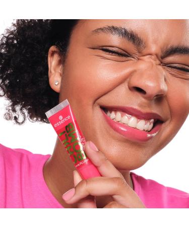 essence CHILI BOMB shiny lipgloss 01 Strawberry Salsa gloss repulpant extrait piment fini brillant teinte rouge scintillante parfum fraise 10ml Strawberry Salsa 10 ml (Lot de 1) - Buy Online on GoSupps.com
