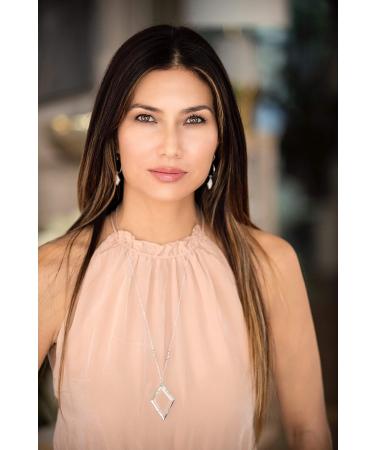 Emmeline Silver Necklace Magnifier Pendant - Stylish Reading Glasses Alternative for International Shipping - Buy Online on GoSupps.com