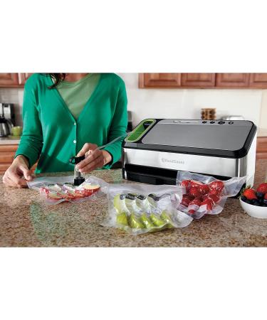 FoodSaver Vacuum Sealer Machine with Automatic Bag Detection - Sealer Bags and Roll - Silver Vacuum Sealing System for Airtight Food Storage and Sous Vide - Buy Online on GoSupps.com