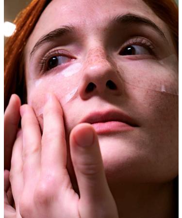 BIOKOSMO - italian roots - DISTESTED EYE PATCH. Organic ivy and blackcurrant extract. Contains 4 envelopes of 2 disposable eye patches 16 ml. 100% Made in Italy and Cruelty Free - Buy Online on GoSupps.com