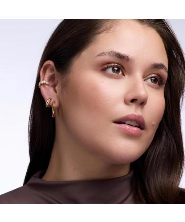 Catrice All Over Glow 3-pack of 15ml lightening ink bottles No. 040 Brown. Quick-drying lightener. Instant shimmering result. Vegan. Oil-free. Fragrance-free. Alcohol-free. - Buy Online on GoSupps.com