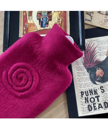 Hugo Frosch Hot Water Bottle Classic 1.8L - Felt Cover Spiral Berry | eco-friendly & cozy warmth | International Shipping Available - Buy Online on GoSupps.com